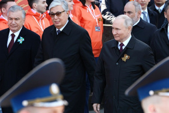 Фотография к новости: Касым-Жомарт Токаев участвует в параде Победы в Москве