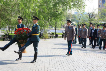 Фотография к новости: Военнослужащие и ветераны почтили память павших героев в Астане