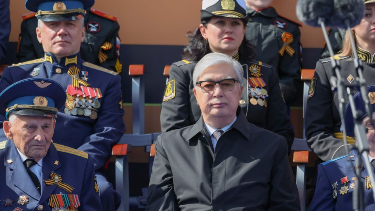 Акорда опубликовала фото Токаева с Парада Победы в Москве