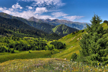 Фотография к новости: Двух человек спасли за день в горах Алматы