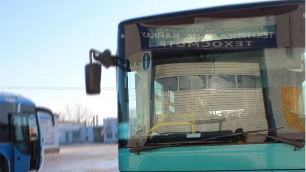Два автобуса с пассажирами столкнулись в Караганде