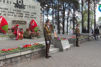 Фотография к новости: Останки 850 узников концлагеря с почестями захоронили в Минске спустя 78 лет