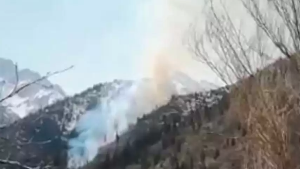 С пожаром на Медеу не могут справиться несколько суток