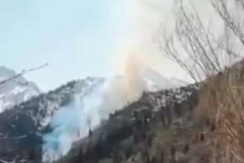 Фотография к новости: С пожаром на Медеу не могут справиться несколько суток