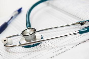 "Врач больше времени проводит за компьютером, а не с пациентом" - сенатор о необходимости цифровизации