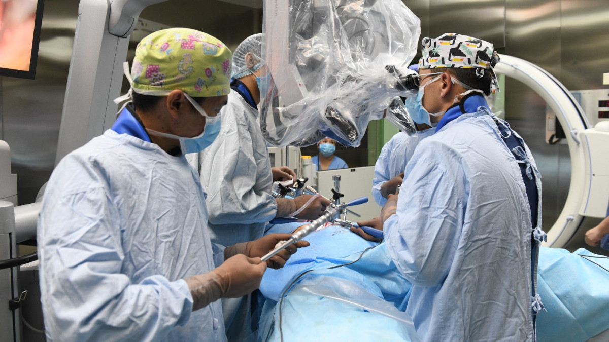 Уникальную операцию провели нейрохирурги в Астане