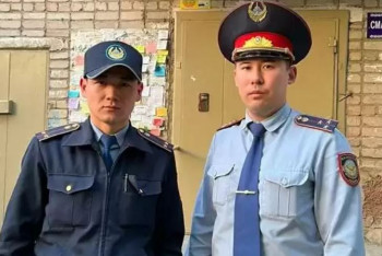 Фотография к новости: Пропавшую двухлетнюю девочку нашли полицейские в Кокшетау