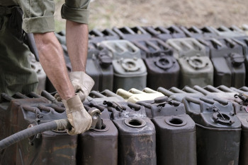 Фотография к новости: 13 военных подозревают в хищении дизтоплива в Актау