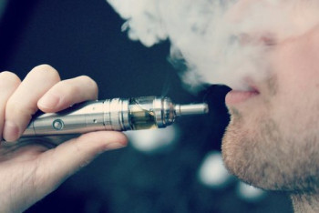 Фотография к новости: Это начало большой войны - религиозные деятели о запрете на продажу вейпов