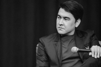 Фотография к новости: Азамат Мусагалиев стал отцом в третий раз