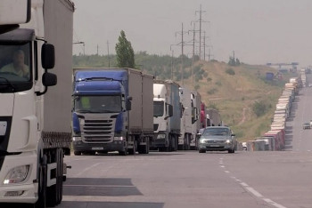 Фотография к новости: Сотни фур застряли на казахстанско-узбекской границе