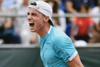 Фотография к новости: Казахстанский теннисист Тимофей Скатов успешно стартовал на "Ролан Гаррос"