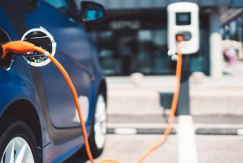 Фотография к новости: Казахстанцы имеют право на беспошлинный ввоз одного электромобиля