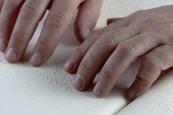 Фотография к новости: Незрячие дети в Казахстане вынуждены учиться без учебников