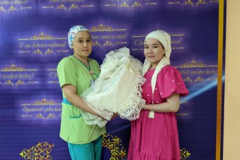 Фотография к новости: В Кызылорде врачи выходили новорожденного весом 900 грамм