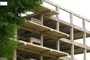 Фотография к новости: Подросток спрыгнул с верхнего этажа долгстроя и разбился насмерть в Таразе