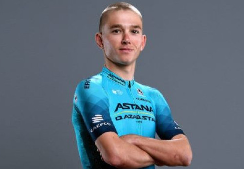 Фотография к новости: Казахстанский велогонщик стал 19-м на этапе "Джиро д’Италия"