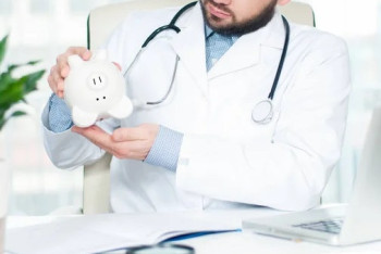 Фотография к новости: "ФОМС не даёт денег" — Минздрав призвал пресекать такие жалобы главврачей