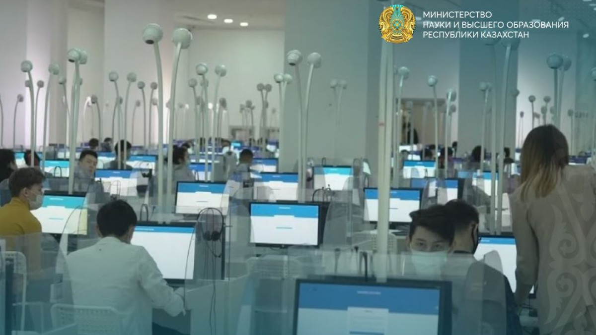 50 казахстанцев выгнали с ЕНТ из-за шпаргалок