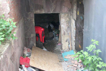 Фотография к новости: Обитавший в подвале мужчина выбросил младенца в мусорный бак в Челябинске