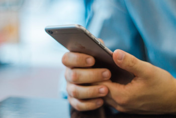 Фотография к новости: Чиновник осушил водоём из-за упавшего туда смартфона