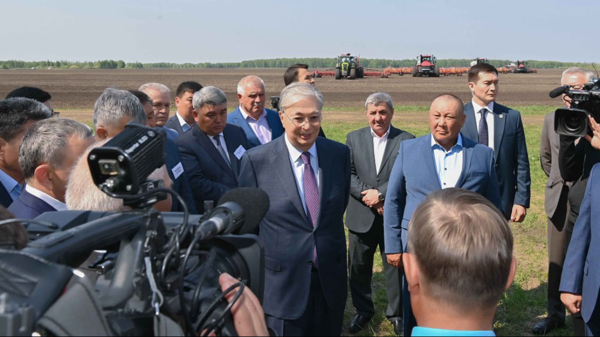 Токаева проинформировали о ходе весенне-посевной кампании в СКО