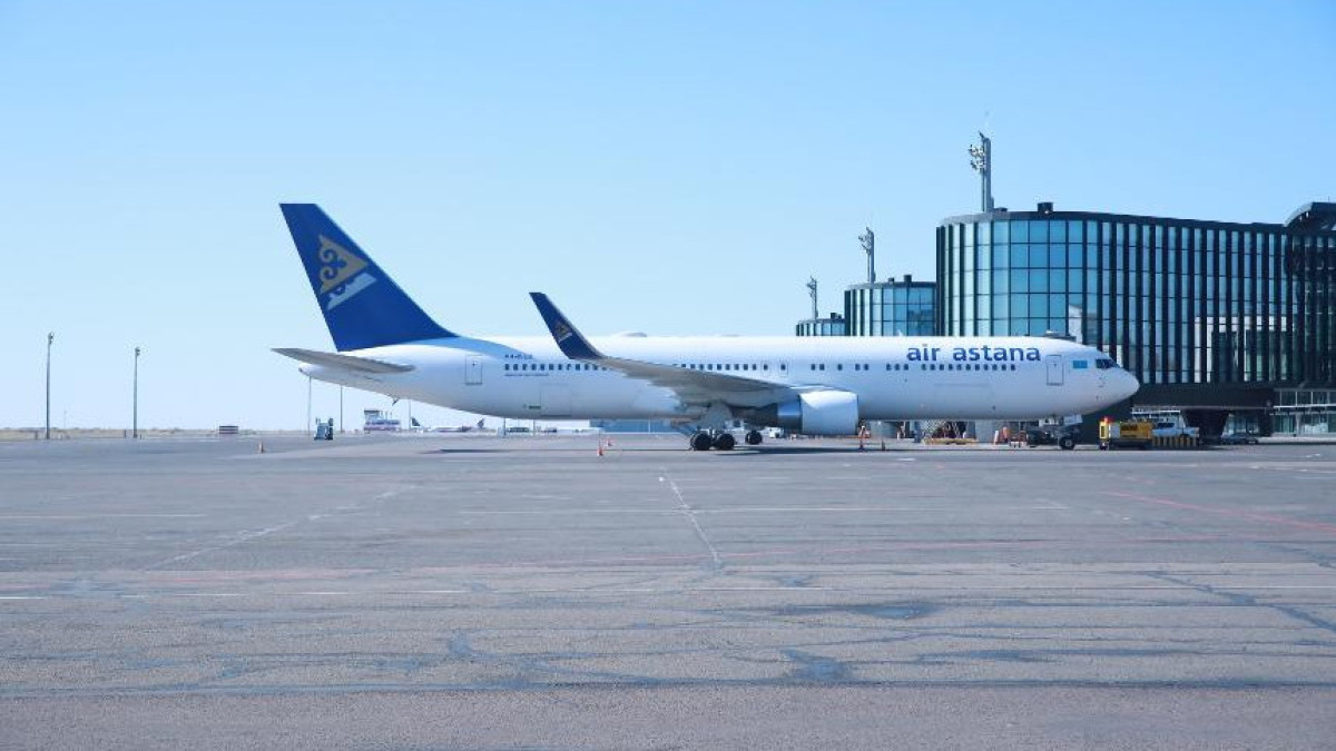 Критическим назвали состояние взлетно-посадочной полосы в аэропорту Астаны