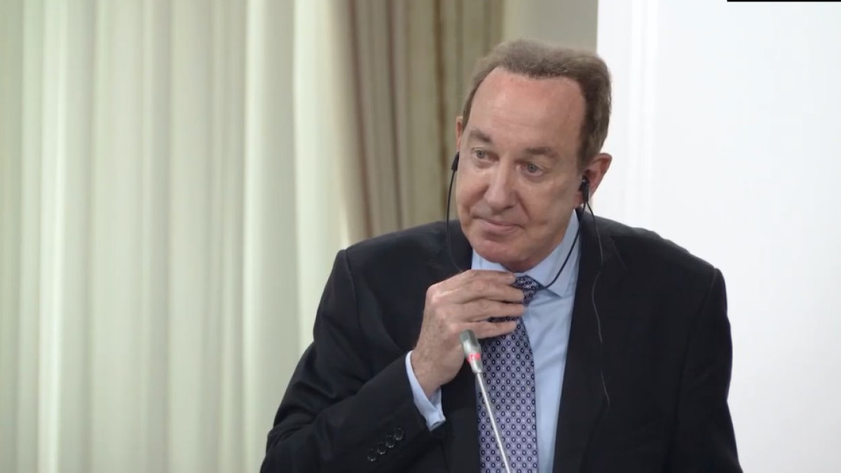 кадр из видео