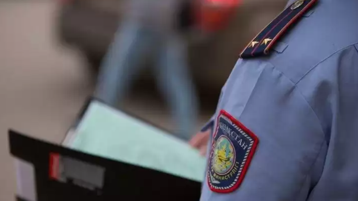 Мужчина показывал свои гениталии детям в Семее