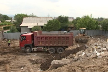 Фотография к новости: Алматинцы не могут добиться компенсации за дома, которые пойдут под снос