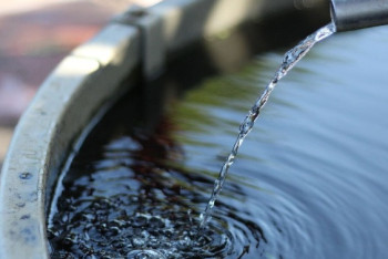 Фотография к новости: 600 тысяч казахстанцев живут без водопровода в доме, а каждая вторая семья в селе — без канализации