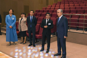 Фотография к новости: Токаев посетил Центр инновационного творчества школьников в Алматы