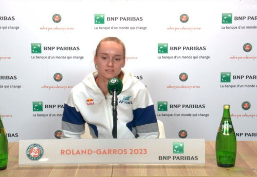 Фотография к новости: Елена Рыбакина заболела и снялась с "Ролан Гаррос"