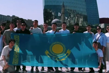 Фотография к новости: Жители разных стран  мира креативно поздравили казахстанцев с Днём госсимволов