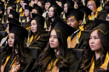 Больше педагогов, меньше кассиров. Какие профессии выбирают казахстанские выпускники