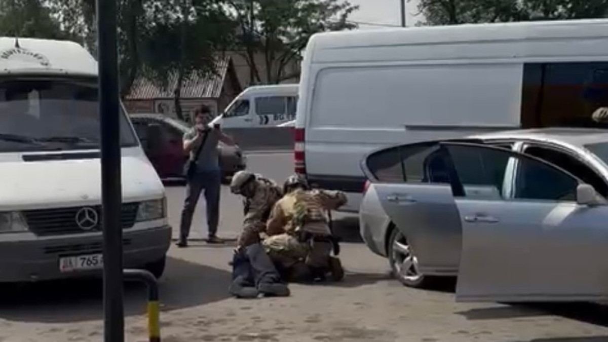 кадр из видео