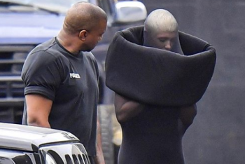 Фотография к новости: Канье Уэст и его новая жена шокировали публику своими нарядами