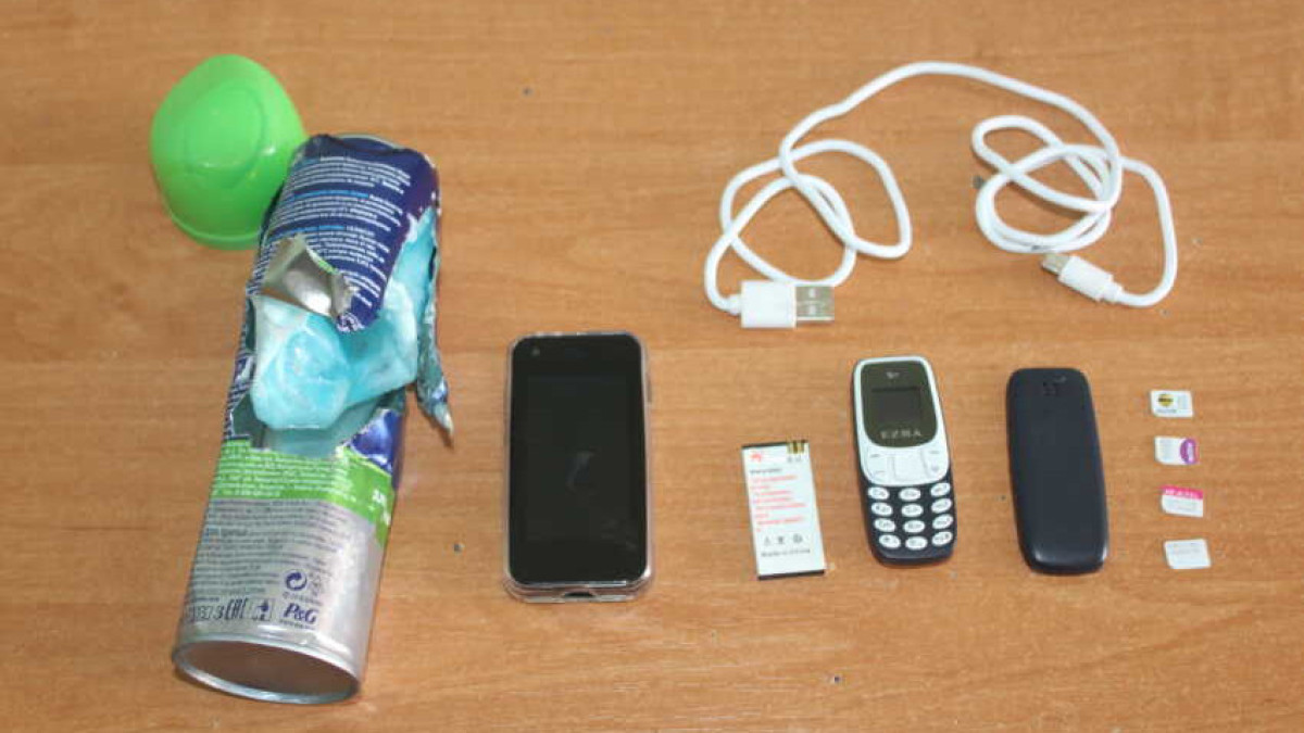 ​Телефон в рукоятке трости пытались пронести в колонию Костанайской области