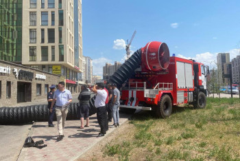 Фотография к новости: Шесть автомобилей сгорели в пожаре в ЖК "Кристалл" в Астане - есть пострадавшие люди