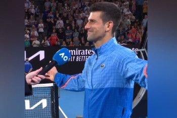 Фотография к новости: Новак Джокович угостил журналистов казахстанским шоколадом