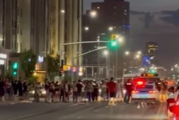 Фотография к новости: С криками "Воды-воды" астанчане перекрыли дорогу в столице