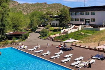 Фотография к новости: Президентскую резиденцию в Баянаульском нацпарке незаконно отдали частникам