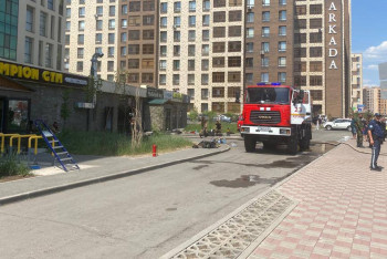 Фотография к новости: Без воды и электричества сидят жильцы ЖК Астаны, где горел паркинг