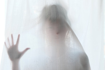 Фотография к новости: В Актау из окна выпал ребенок