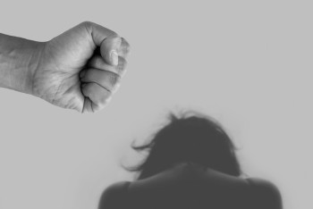 Фотография к новости: Депутата обвинили в сексуальных домогательствах к женщине-борцу  из Казахстана