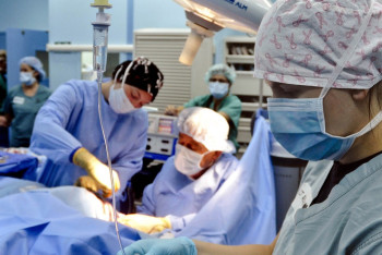 Фотография к новости: Врачи Шымкента вырезали пациенту 9-килограммовую опухоль