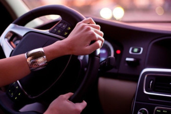 Фотография к новости: В Степногорске пьяная женщина угнала авто и попала в ДТП