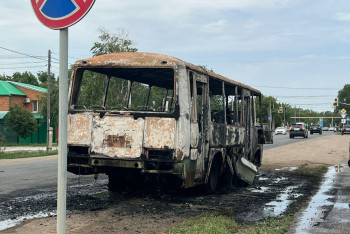 Фотография к новости: Дети едва успели покинуть горящий автобус в Уральске