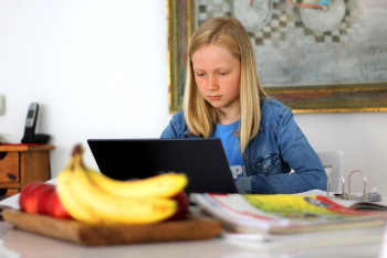 Рекомендации Минпросвещения по дистанционке признали незаконными - АЗРК