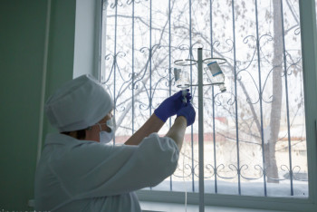 Фотография к новости: В Актау скончался парень, на которого упали футбольные ворота